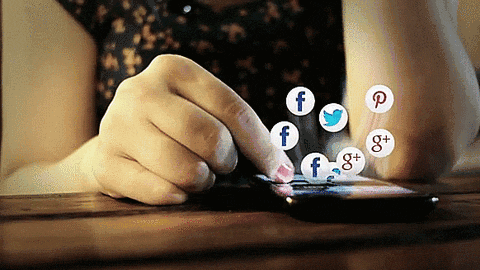 Drsenje skozi družbene medije - gif