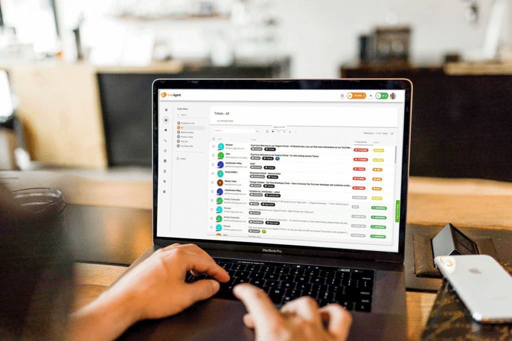 Univerzalna prejemna pošta LiveAgent na zaslonu računalnika