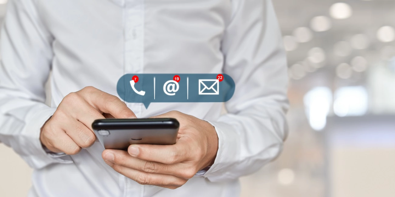 Omnikanalna kontinuiteta: upravljanje prehajanja med kanali in merilniki uspeha